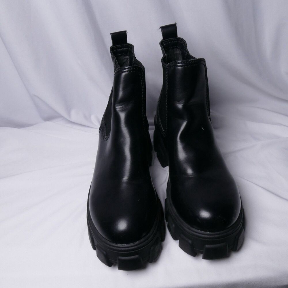 Circus by Sam Edelman Black Lug Sole Chelsea Boots – Women’s 6